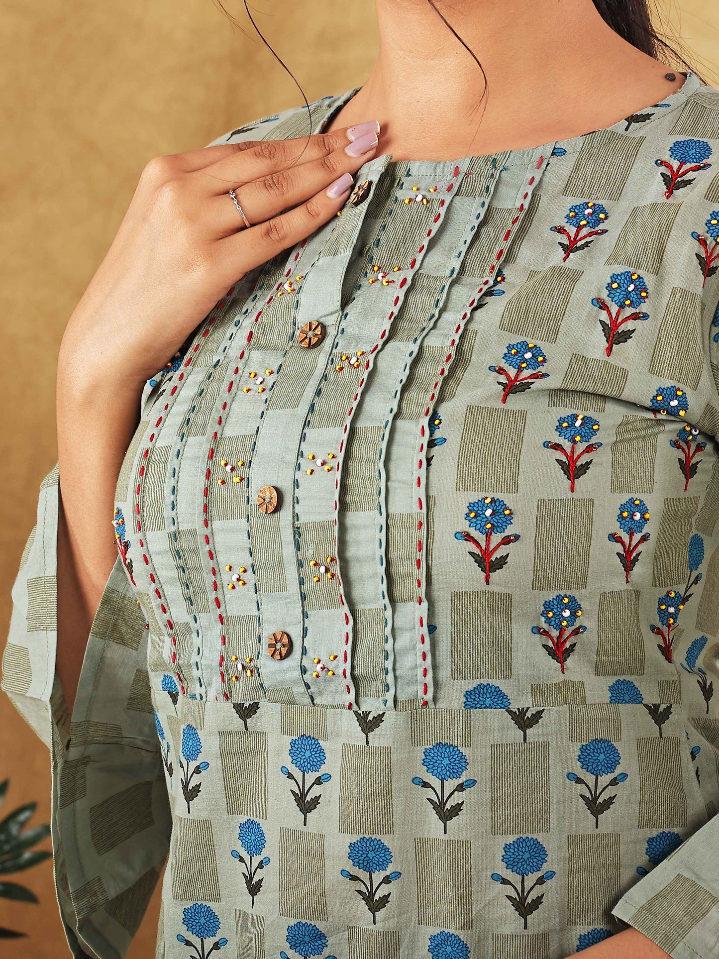 Green Floral Printed Flared Sleeve Women Kurta Set with Embroidery at Yoke