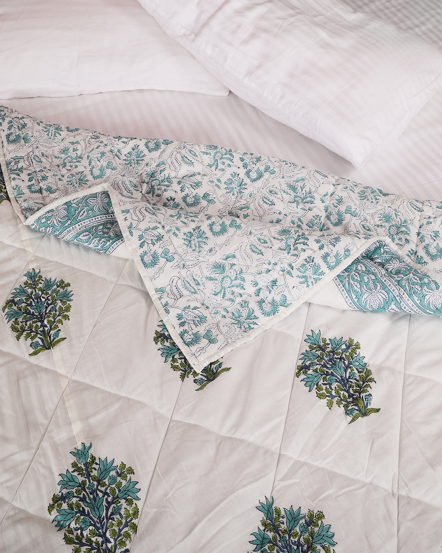 White Hand blocked Printed Reversible Double Bed Quilt