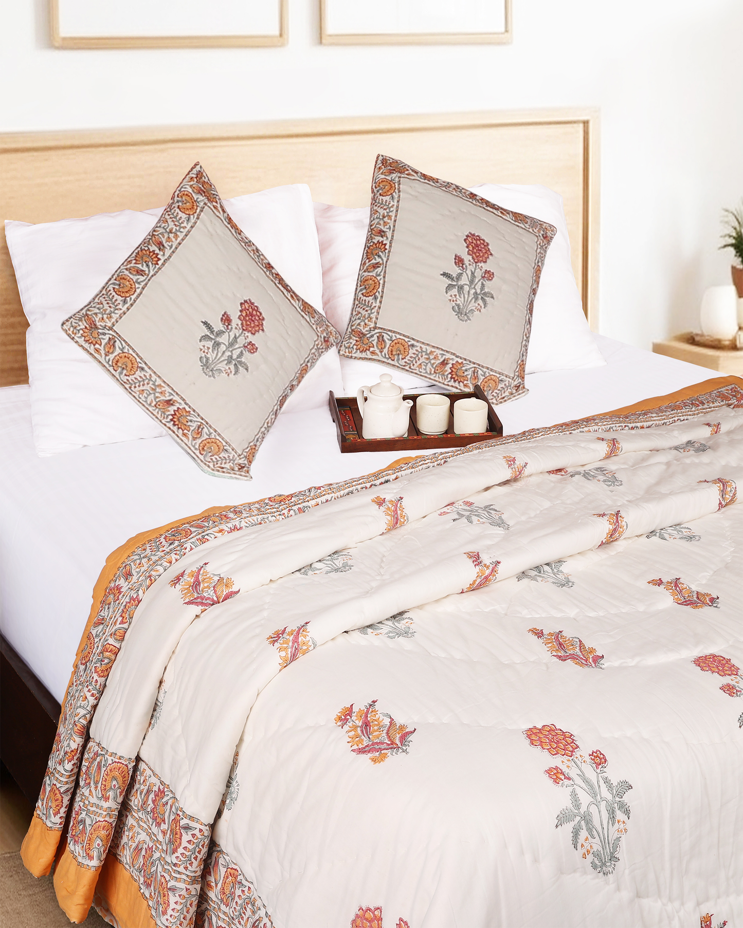 White Hand blocked Printed Reversible Double Bed Hand Quilting Quilt Set