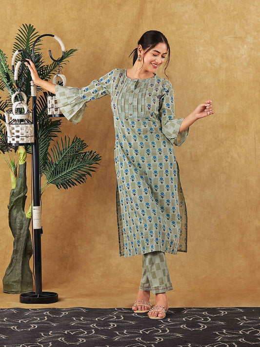 Green Floral Printed Flared Sleeve Women Kurta Set with Embroidery at Yoke